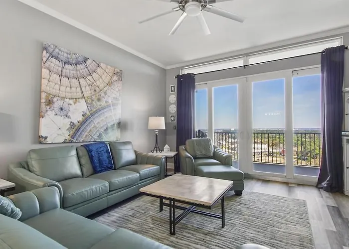 Penthouse At Laketown Wharf In Pcb! 2132