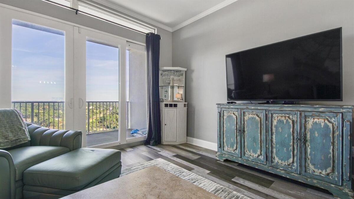 Apartment Penthouse At Laketown Wharf In Pcb! 2132 *