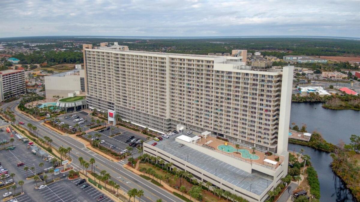 Penthouse At Laketown Wharf In Pcb! 2132 Apartment