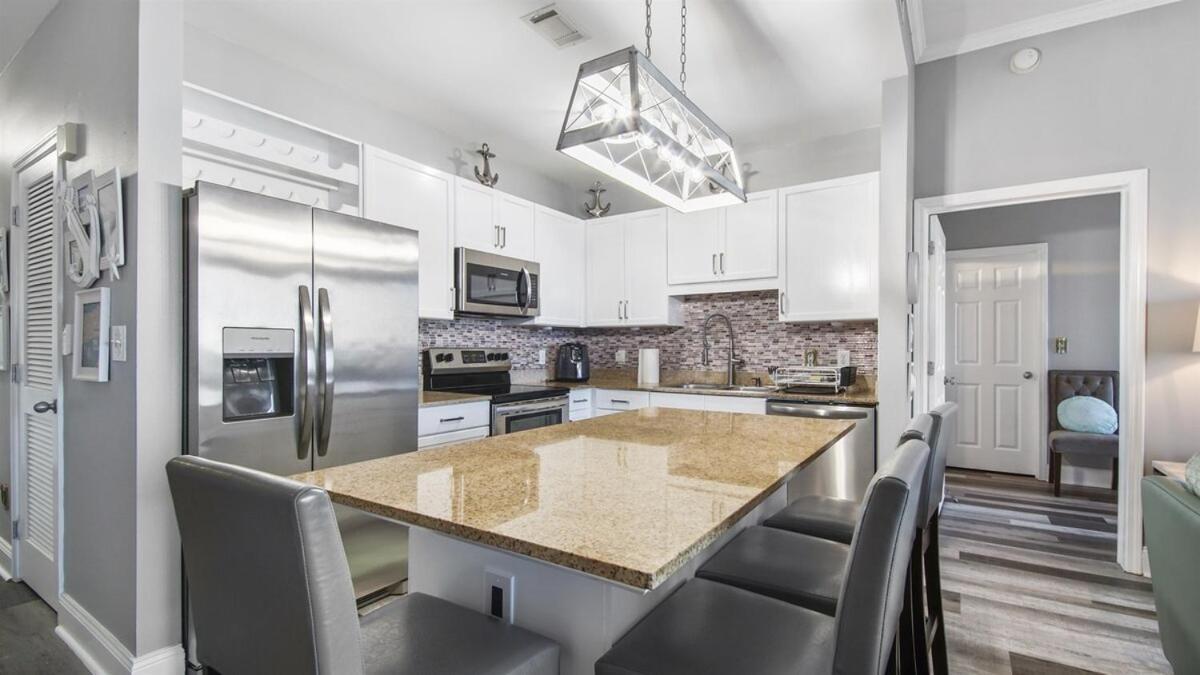 Penthouse At Laketown Wharf In Pcb! 2132 Apartment *