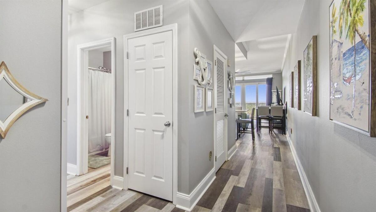 Penthouse At Laketown Wharf In Pcb! 2132 Panama City Beach
