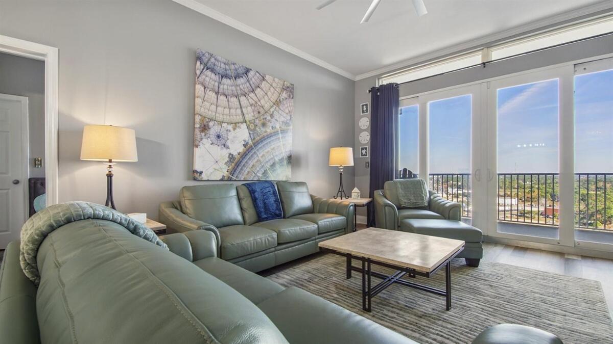 Penthouse At Laketown Wharf In Pcb! 2132 Apartment *
