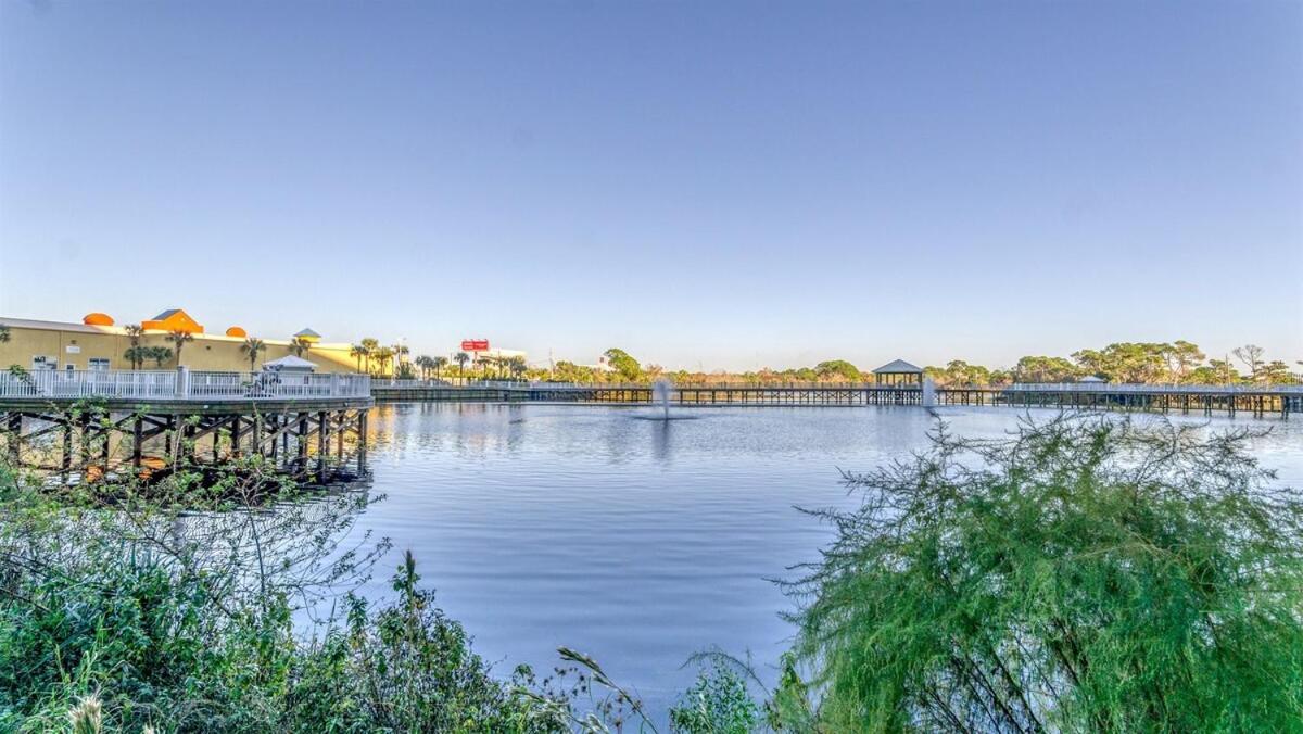 Apartment Penthouse At Laketown Wharf In Pcb! 2132 *