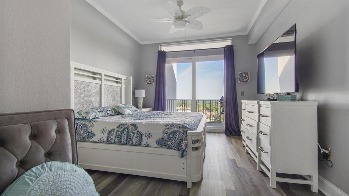 Penthouse At Laketown Wharf In Pcb! 2132 Panama City Beach