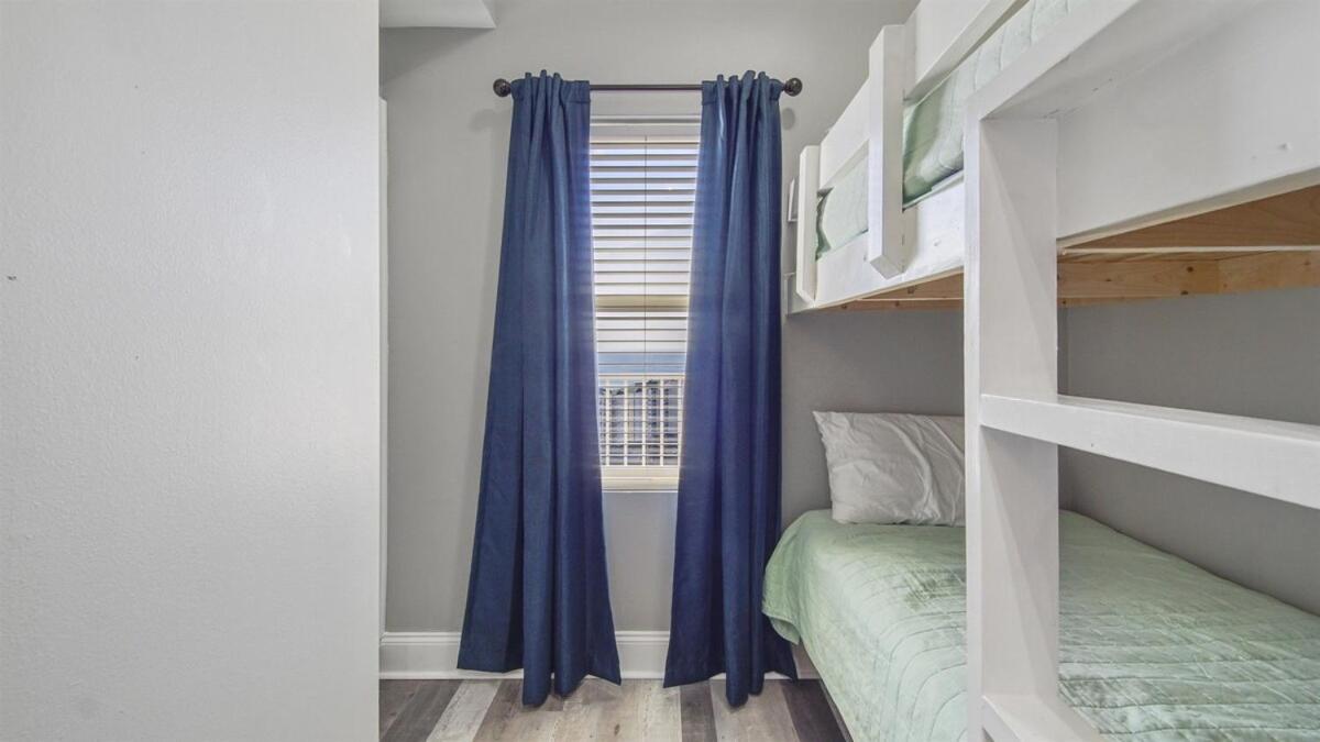 Penthouse At Laketown Wharf In Pcb! 2132 Apartment *