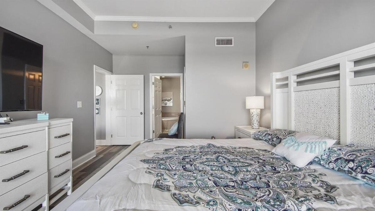 Penthouse At Laketown Wharf In Pcb! 2132 * Panama City Beach