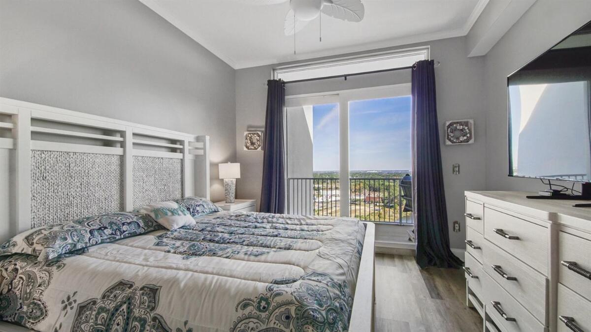 Penthouse At Laketown Wharf In Pcb! 2132 Apartment *