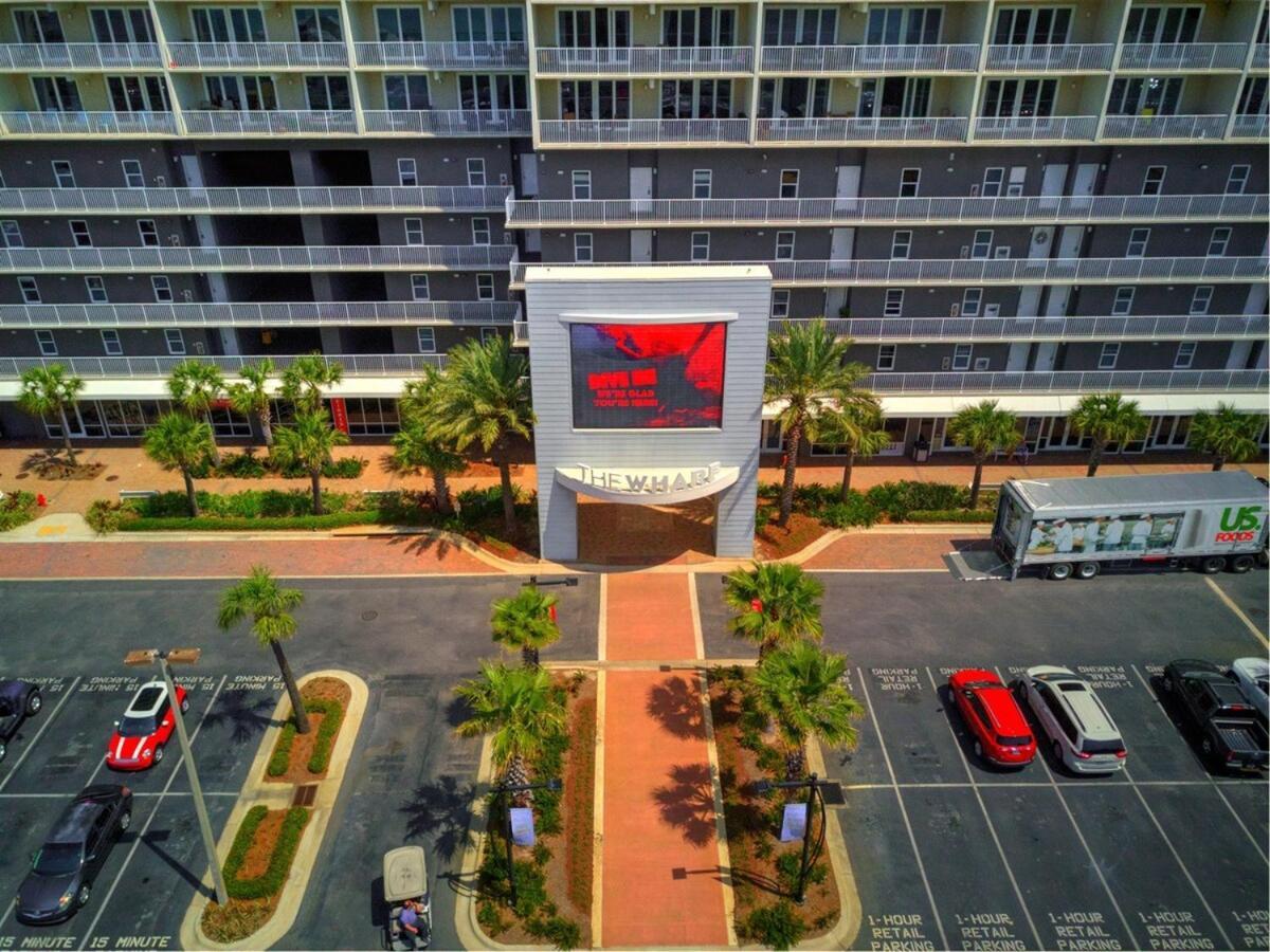 Penthouse At Laketown Wharf In Pcb! 2132 Apartment