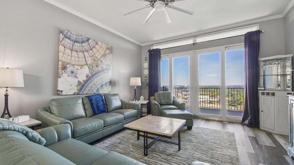 Penthouse At Laketown Wharf In Pcb! 2132 Panama City Beach