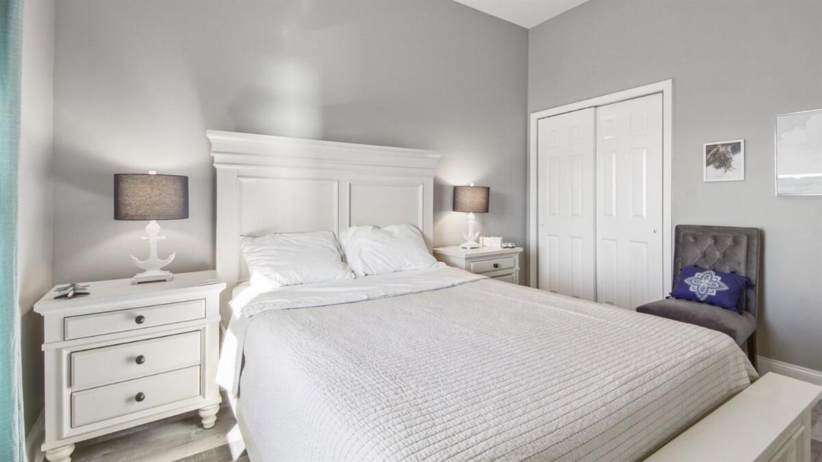 Apartment Penthouse At Laketown Wharf In Pcb! 2132